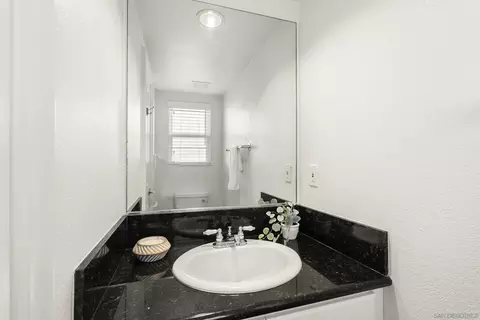 Bath - 555 Eaton St #N, Oceanside, CA 92054 photo 1 of 5