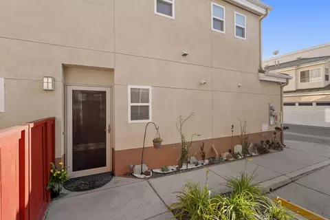 Exterior - 555 Eaton St #N, Oceanside, CA 92054 photo 2 of 9
