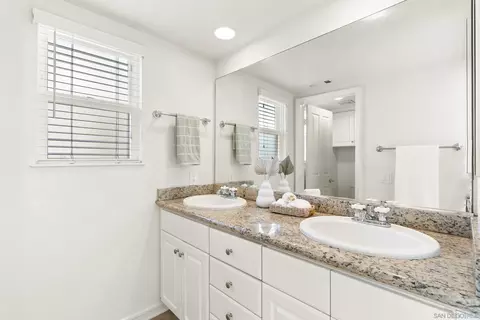 Bath - 555 Eaton St #N, Oceanside, CA 92054 photo 2 of 5