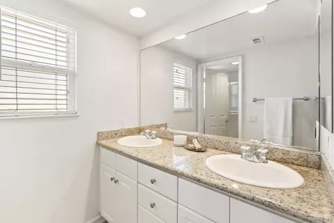 Bath - 555 Eaton St #N, Oceanside, CA 92054 photo 4 of 5