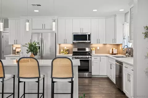 Kitchen - 10059 Estrella Dr, La Mesa, CA 91941 photo 6 of 8