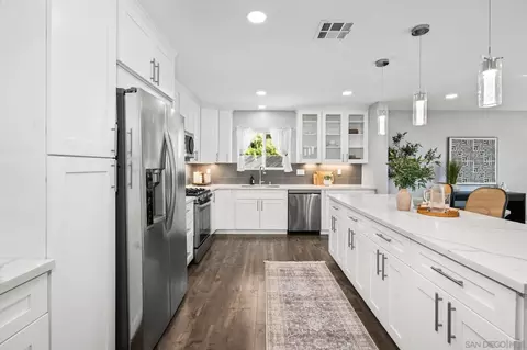 Kitchen - 10059 Estrella Dr, La Mesa, CA 91941 photo 5 of 8