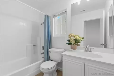 Bath - 8973 Arlingdale Way, Spring Valley, CA 91977 photo 2 of 3