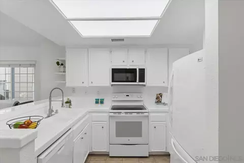 Kitchen - 8973 Arlingdale Way, Spring Valley, CA 91977 photo 1 of 2