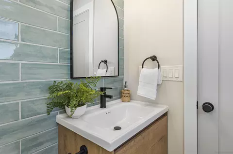 Bath - 4948 Luna Dr, Oceanside, CA 92057 photo 3 of 5