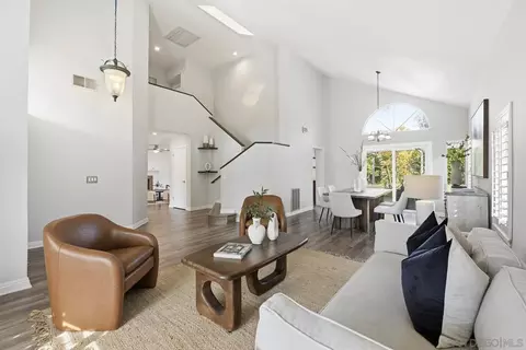 Living - 13366 Twin Circle Ct, Poway, CA 92064 photo 2 of 4