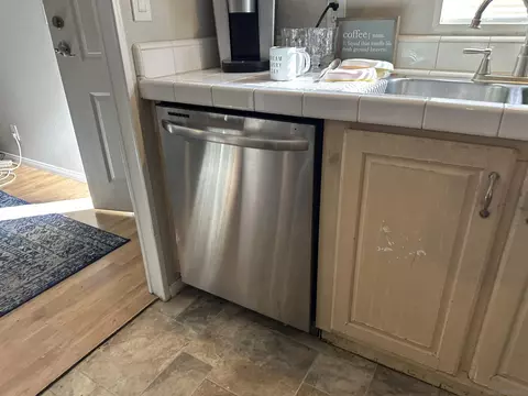 Kitchen - 12044 Royal Rd #76, El Cajon, CA 92021 photo 2 of 4