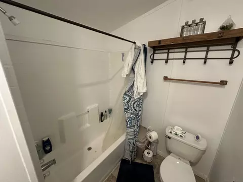 Bath - 12044 Royal Rd #76, El Cajon, CA 92021 photo 5 of 6