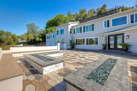 Exterior - 9945 Alto Dr, La Mesa, CA 91941 photo 3 of 15