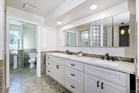 Bath - 9945 Alto Dr, La Mesa, CA 91941 photo 4 of 4