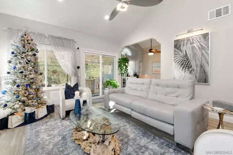 2227 Medina Gln, Escondido, CA 92026