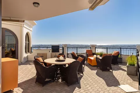 700 W Harbor Dr #2202, San Diego, CA 92101