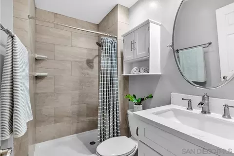 Bath - 465 Orange Ave, Coronado, CA 92118 photo 3 of 3
