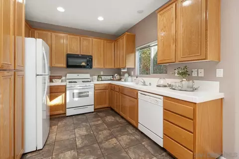 Kitchen - 2975 River Shadow Ct, Alpine, CA 91901 photo 2 of 3