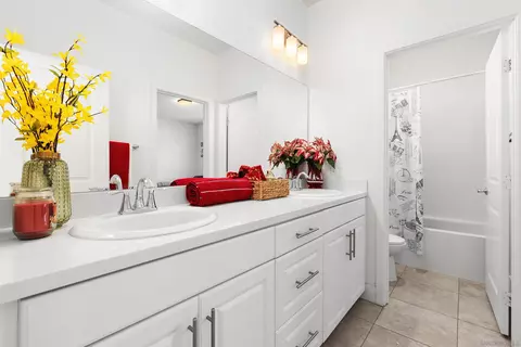 Bath - 35732 Garrano Ln, Fallbrook, CA 92028 photo 2 of 4
