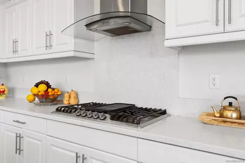 Kitchen - 35732 Garrano Ln, Fallbrook, CA 92028 photo 4 of 5