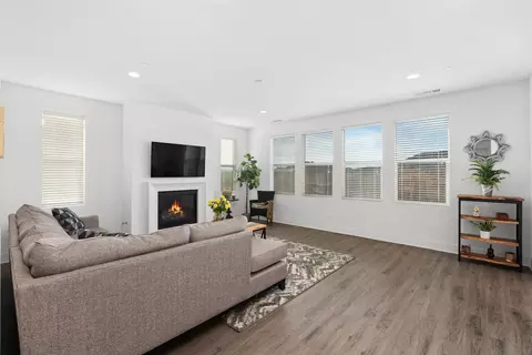 Living - 35732 Garrano Ln, Fallbrook, CA 92028 photo 1 of 4