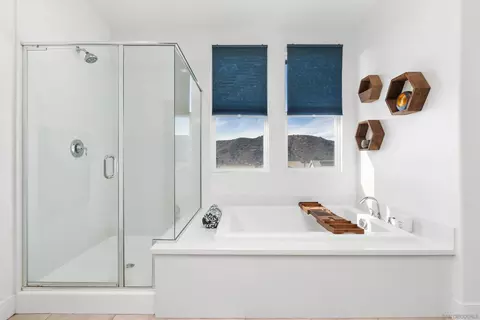 Bath - 35732 Garrano Ln, Fallbrook, CA 92028 photo 3 of 4