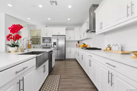 Kitchen - 35732 Garrano Ln, Fallbrook, CA 92028 photo 5 of 5