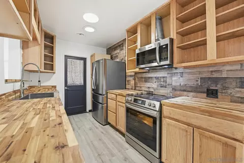 Kitchen - 612 Momar Ln, Escondido, CA 92027 photo 1 of 2
