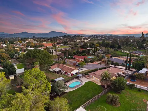 958 Berkshire Ct, Escondido, CA 92025 photo 35