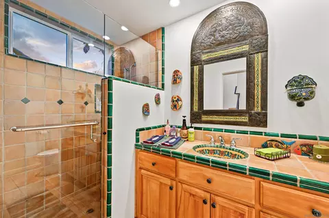 Bath - 7215 Daffodil Pl, Carlsbad, CA 92011 photo 1 of 5