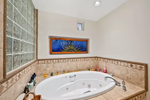 Bath - 7215 Daffodil Pl, Carlsbad, CA 92011 photo 3 of 5