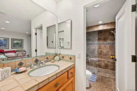 Bath - 7215 Daffodil Pl, Carlsbad, CA 92011 photo 4 of 5