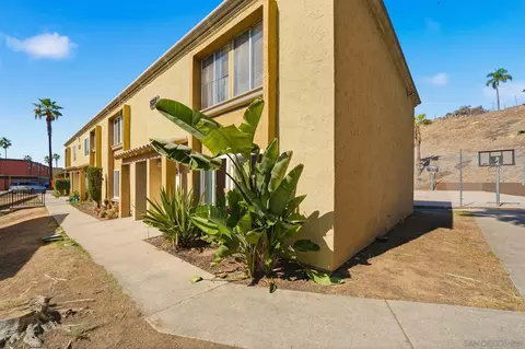 1687 Pentecost Way #4, San Diego, CA 92105