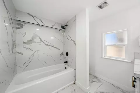 Bath - 12049 Coping Pl, Lakeside, CA 92040 photo 2 of 4