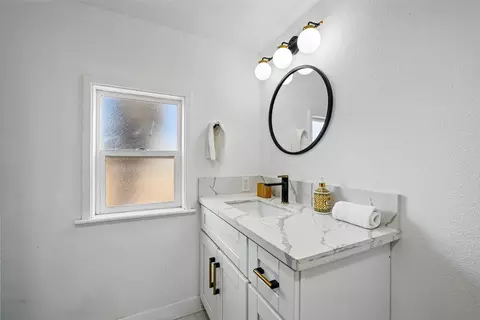 Bath - 12049 Coping Pl, Lakeside, CA 92040 photo 1 of 4
