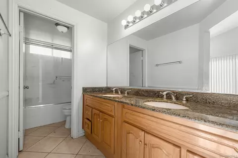 Bath - 245 Bass Ct, Perris, CA 92571 photo 2 of 2