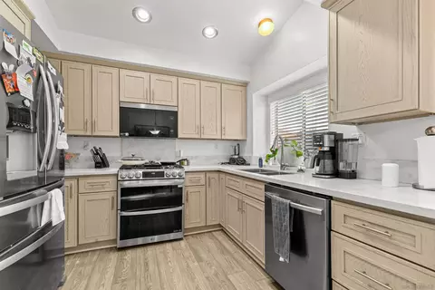 Kitchen - 245 Bass Ct, Perris, CA 92571 photo 1 of 3