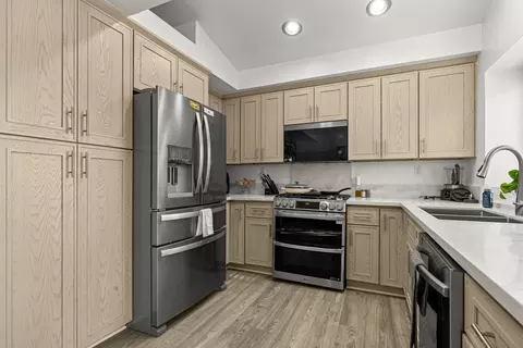 Kitchen - 245 Bass Ct, Perris, CA 92571 photo 2 of 3