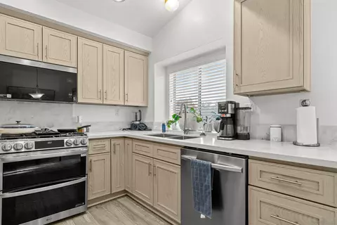 Kitchen - 245 Bass Ct, Perris, CA 92571 photo 3 of 3