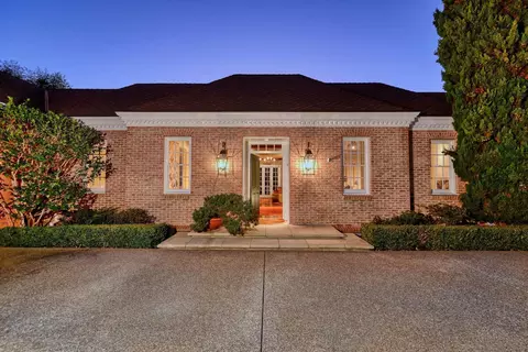 7612 Hillside Dr, La Jolla, CA 92037