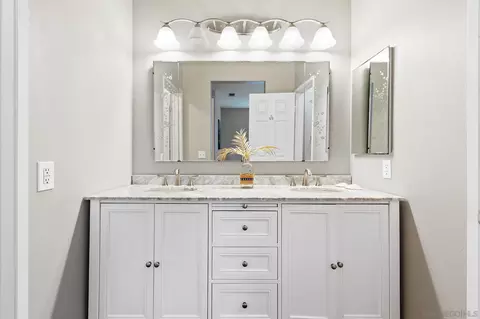 Bath - 33471 Winston Way #C, Temecula, CA 92592 photo 1 of 3