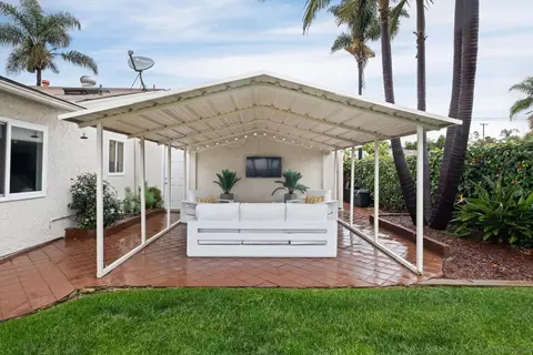 Exterior - 2713 Lancelot Dr, Oceanside, CA 92054 photo 1 of 8