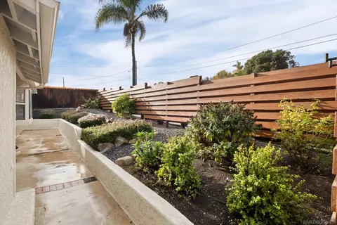 Exterior - 2713 Lancelot Dr, Oceanside, CA 92054 photo 7 of 8