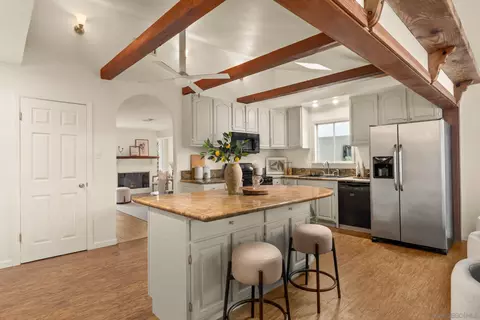 Kitchen - 2713 Lancelot Dr, Oceanside, CA 92054 photo 4 of 5
