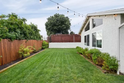 Exterior - 2713 Lancelot Dr, Oceanside, CA 92054 photo 5 of 8