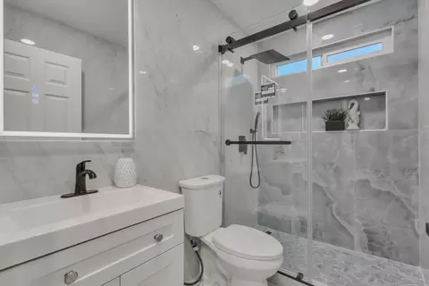 Bath - 9253 Les Rd, Santee, CA 92071 photo 1 of 4