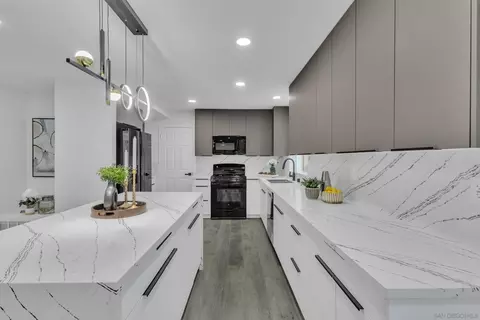 Kitchen - 9253 Les Rd, Santee, CA 92071 photo 2 of 4