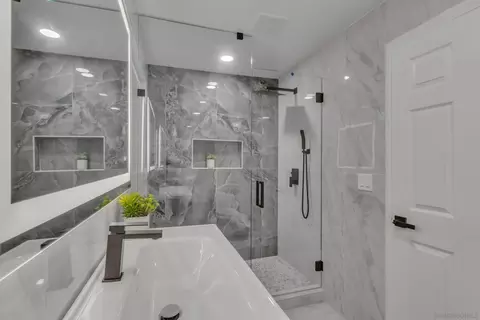 Bath - 9253 Les Rd, Santee, CA 92071 photo 4 of 4