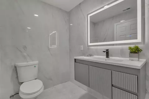Bath - 9253 Les Rd, Santee, CA 92071 photo 3 of 4