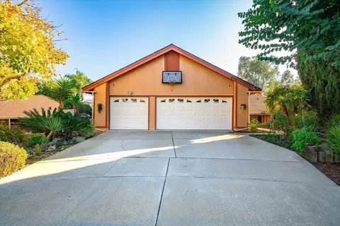 Exterior - 872 Oro Grande St, Oceanside, CA 92057 photo 4 of 33