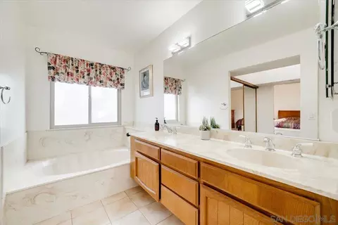 Bath - 872 Oro Grande St, Oceanside, CA 92057 photo 2 of 4