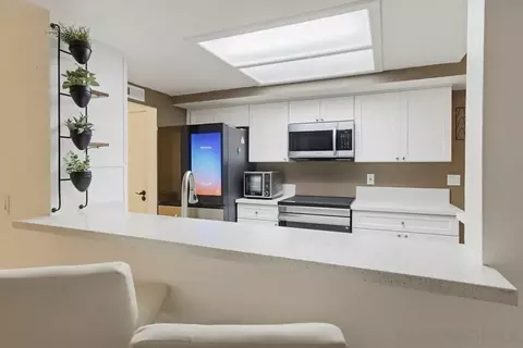 Kitchen - 1010 E Washington Ave #72, Escondido, CA 92025 photo 4 of 4