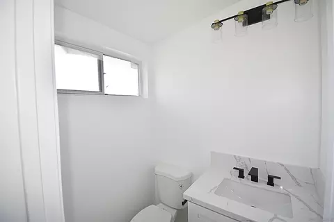 Bath - 13752 Frame Rd, Poway, CA 92064 photo 3 of 5