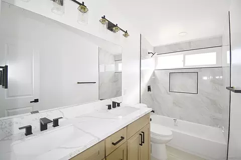Bath - 13752 Frame Rd, Poway, CA 92064 photo 4 of 5